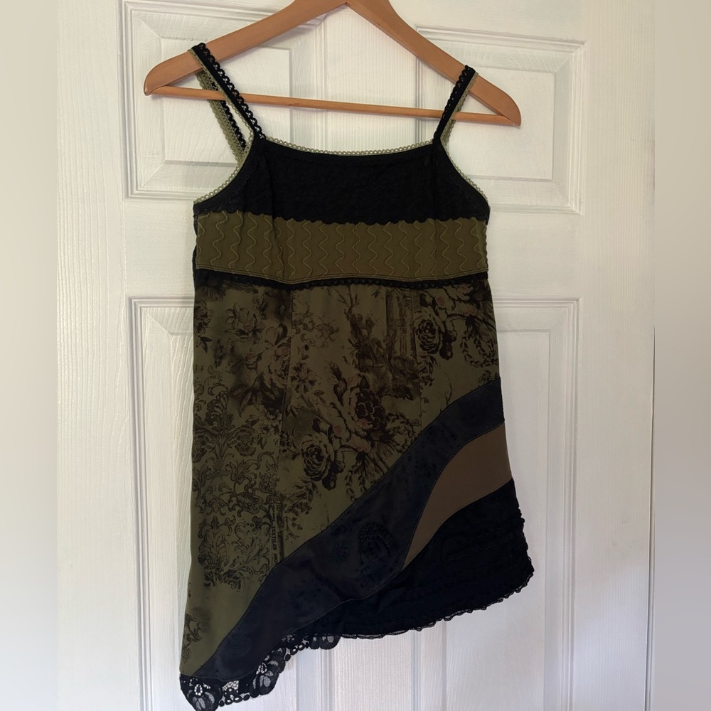 Kollontaï Unique Women’s Green + Black Top